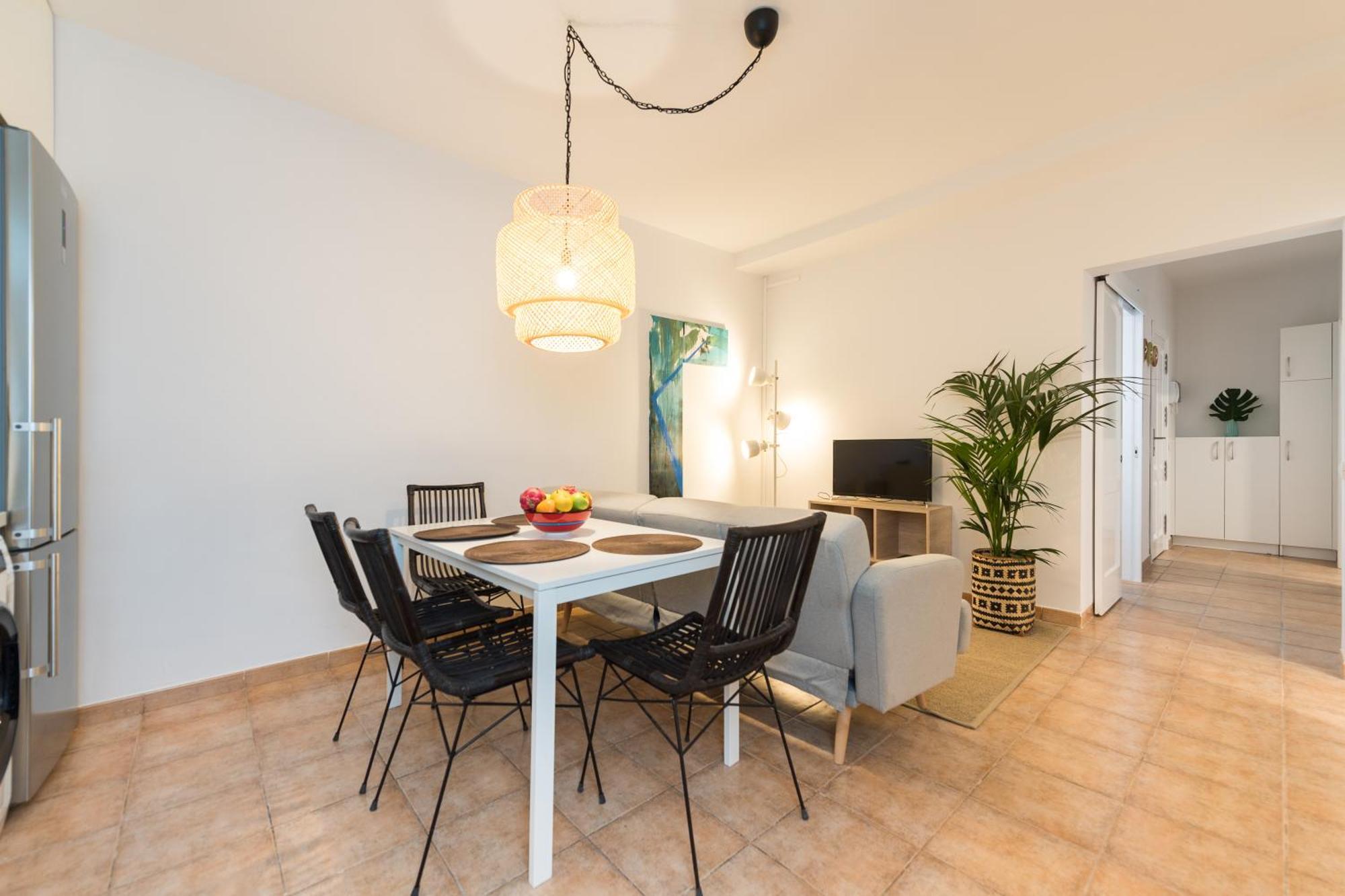 City, Sun And Living Apartment