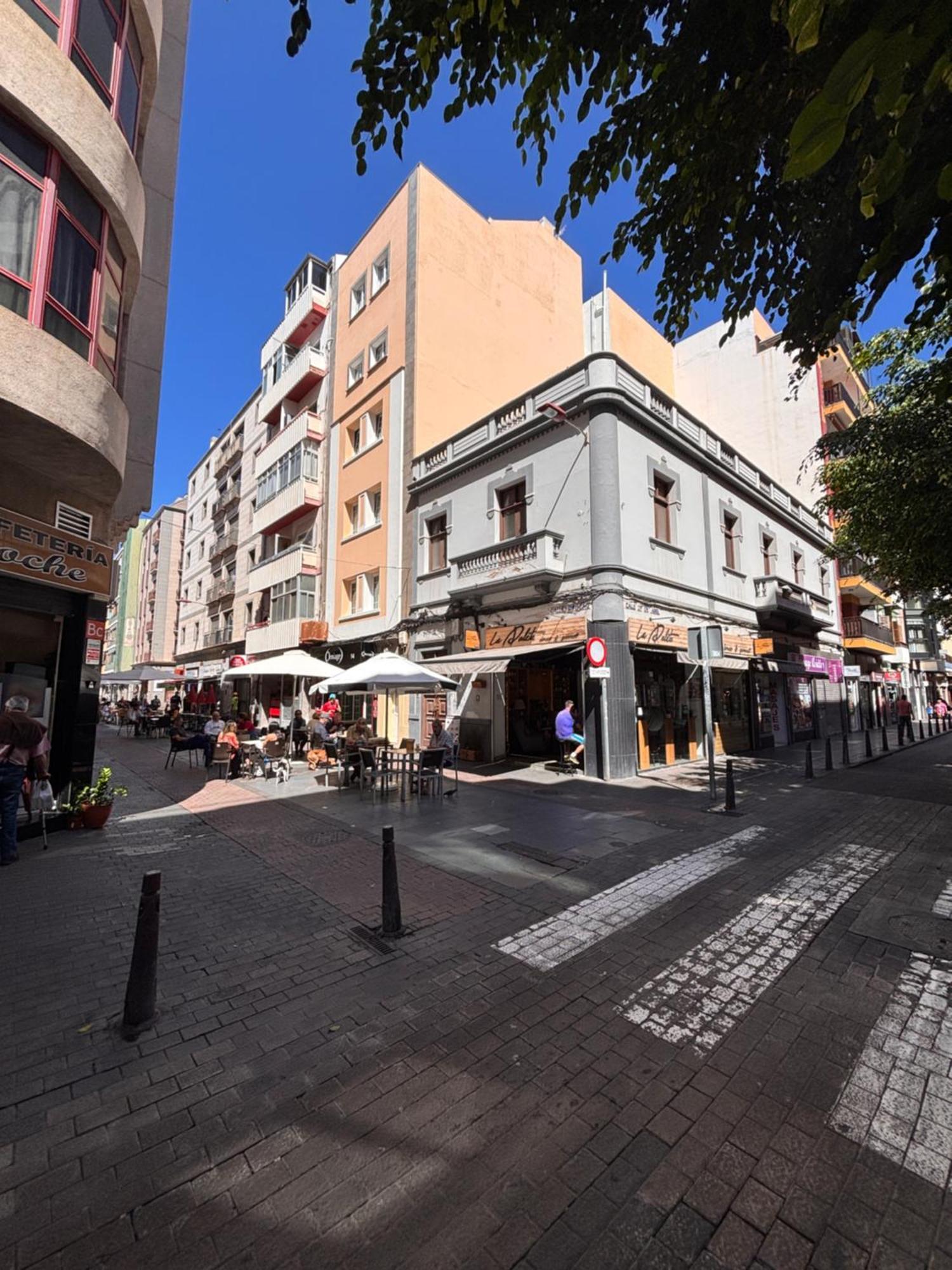 City, Sun And Living