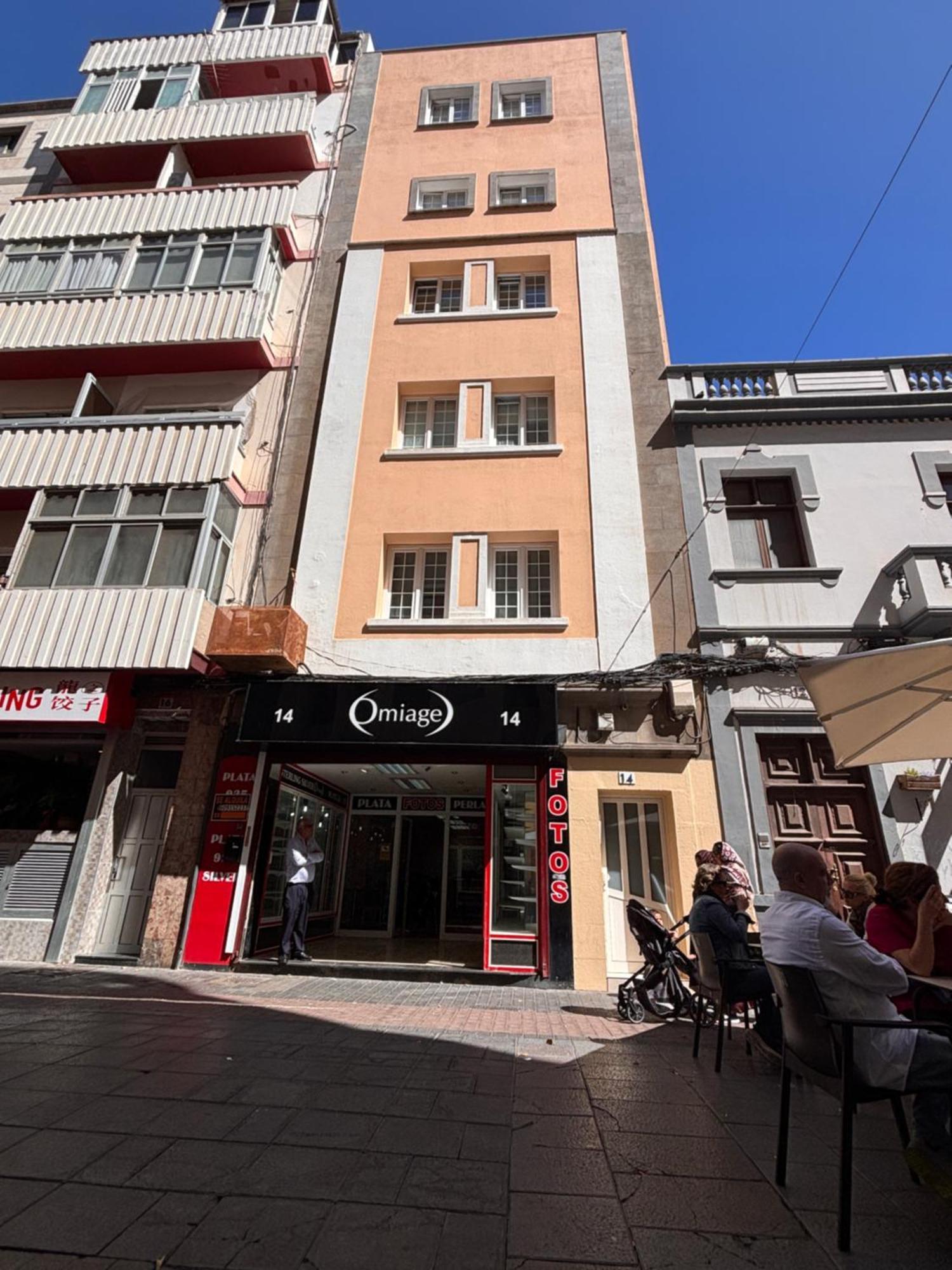 City, Sun And Living Apartment